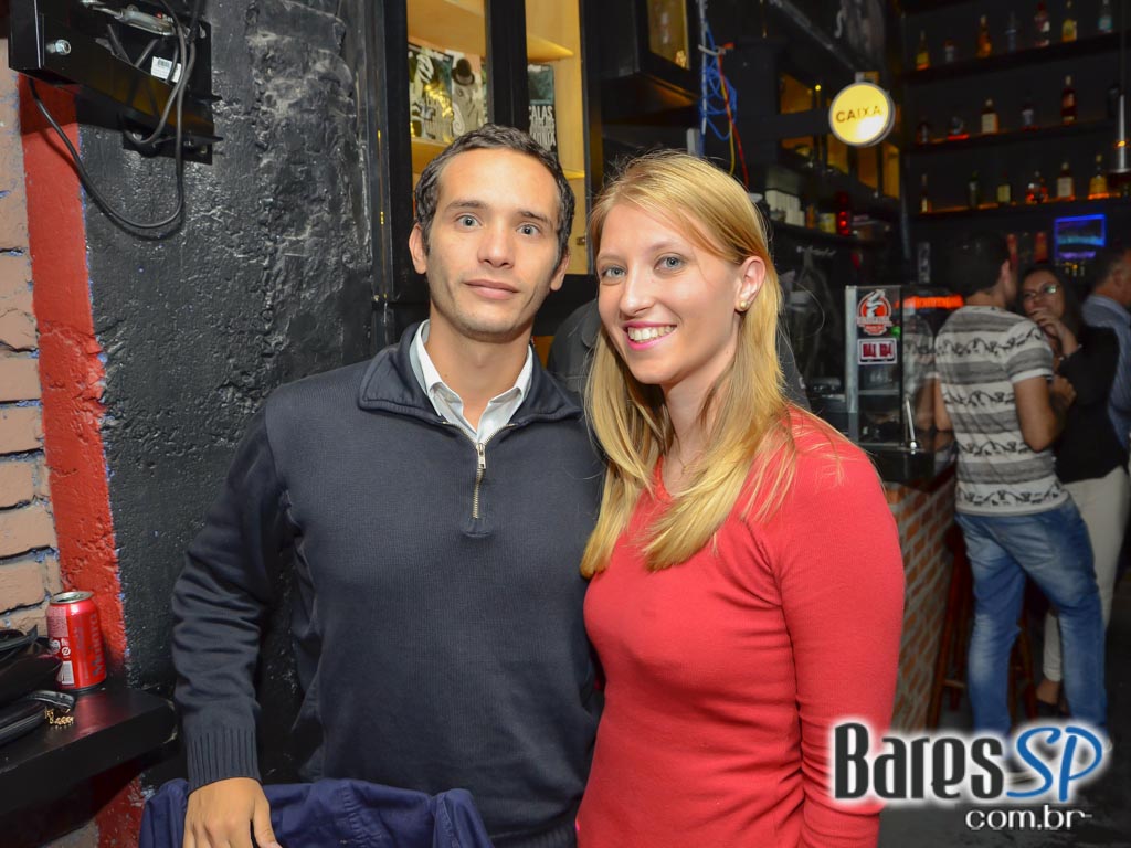 Comemoração de 1 do B Music Bar com show de Pink Floyd Cover Comemoração de 1 do B Music Bar com show de Pink Floyd Cover