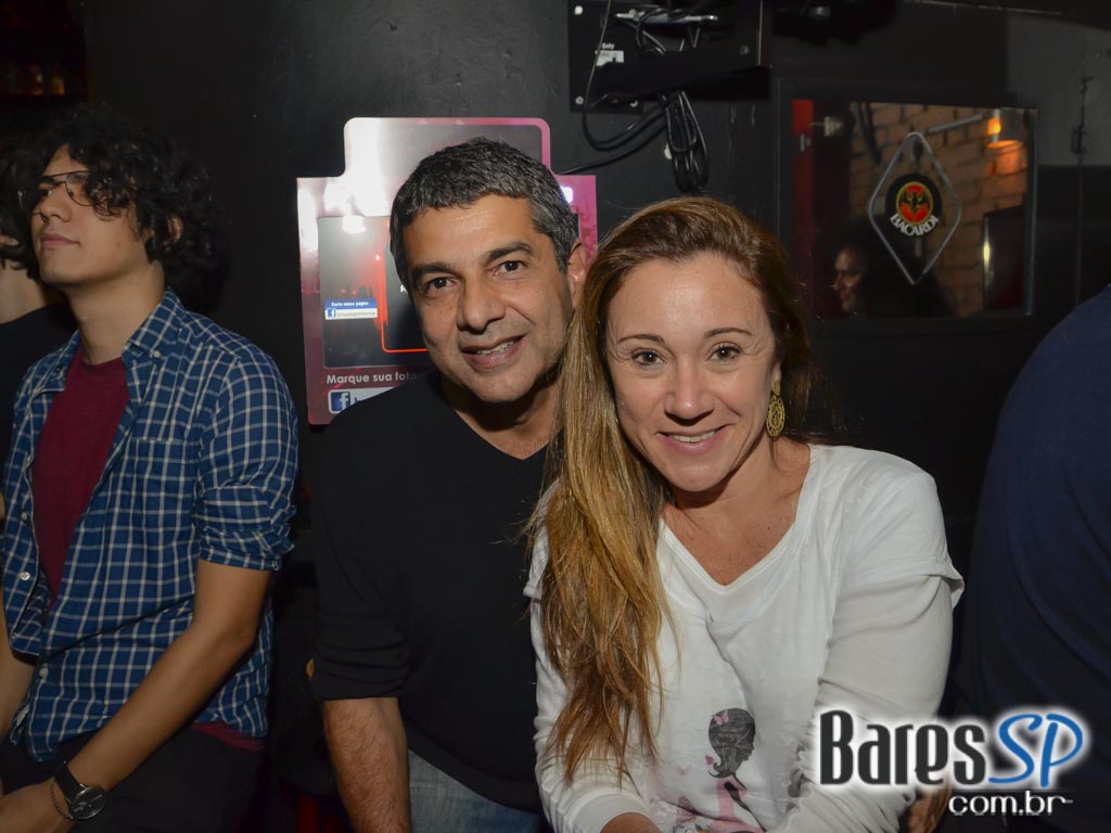 Comemoração de 1 do B Music Bar com show de Pink Floyd Cover Comemoração de 1 do B Music Bar com show de Pink Floyd Cover