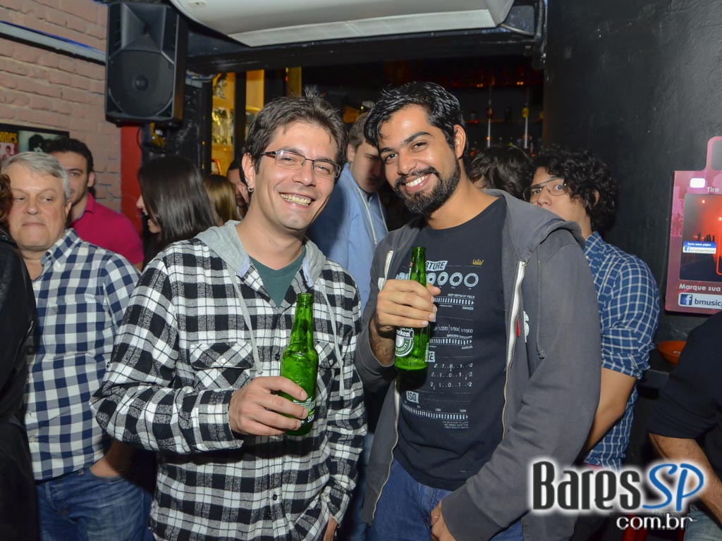 Comemoração de 1 do B Music Bar com show de Pink Floyd Cover Comemoração de 1 do B Music Bar com show de Pink Floyd Cover