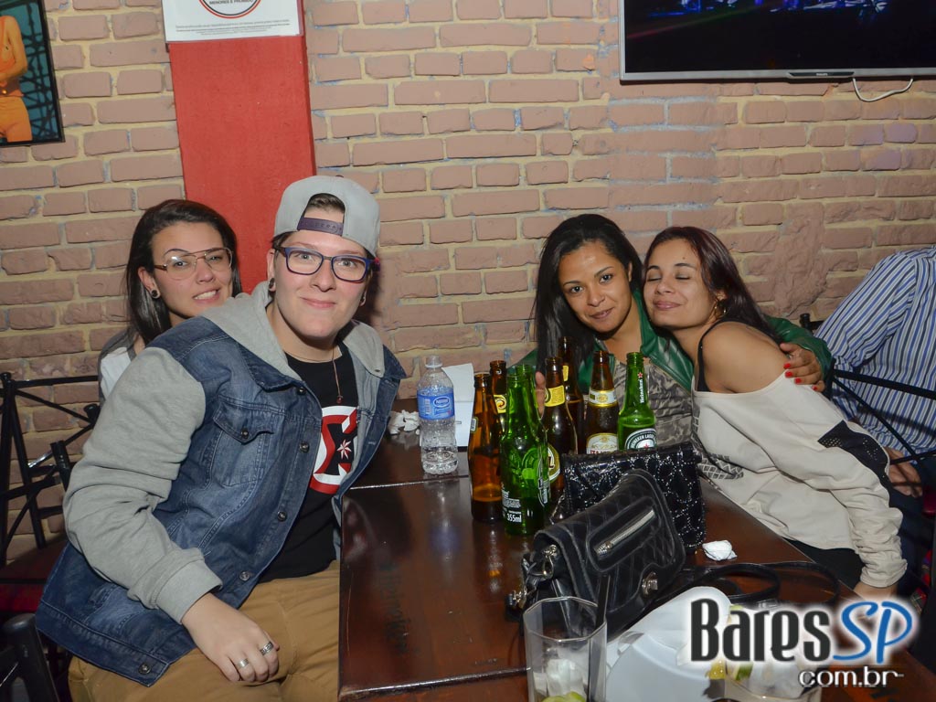 Comemoração de 1 do B Music Bar com show de Pink Floyd Cover Comemoração de 1 do B Music Bar com show de Pink Floyd Cover