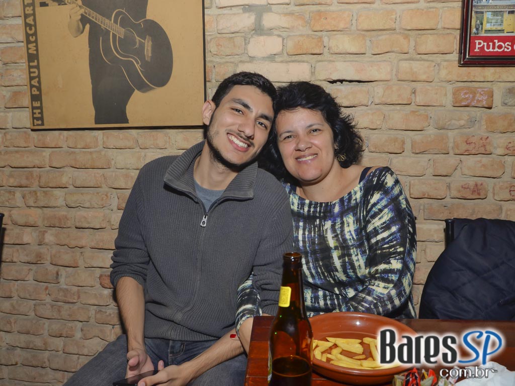 Comemoração de 1 do B Music Bar com show de Pink Floyd Cover Comemoração de 1 do B Music Bar com show de Pink Floyd Cover