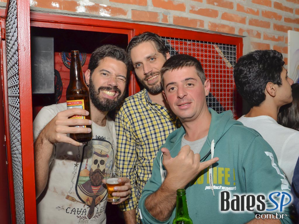 Comemoração de 1 do B Music Bar com show de Pink Floyd Cover Comemoração de 1 do B Music Bar com show de Pink Floyd Cover