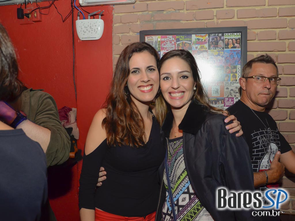 Comemoração de 1 do B Music Bar com show de Pink Floyd Cover Comemoração de 1 do B Music Bar com show de Pink Floyd Cover