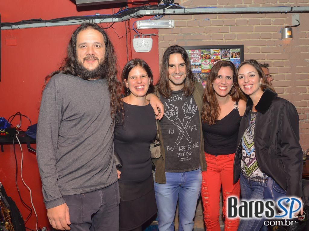 Comemoração de 1 do B Music Bar com show de Pink Floyd Cover Comemoração de 1 do B Music Bar com show de Pink Floyd Cover