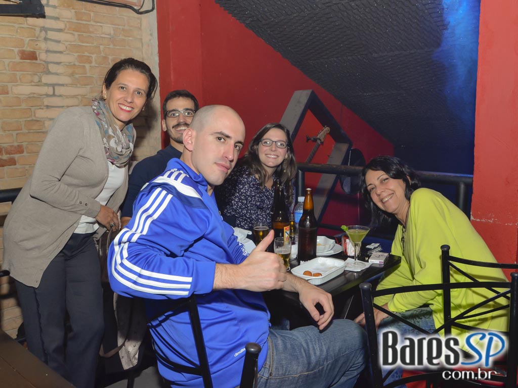 Comemoração de 1 do B Music Bar com show de Pink Floyd Cover Comemoração de 1 do B Music Bar com show de Pink Floyd Cover