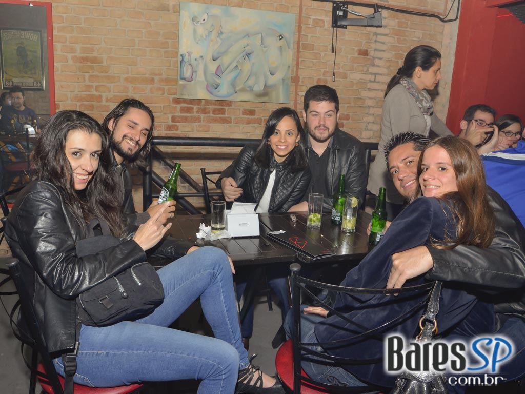 Comemoração de 1 do B Music Bar com show de Pink Floyd Cover Comemoração de 1 do B Music Bar com show de Pink Floyd Cover