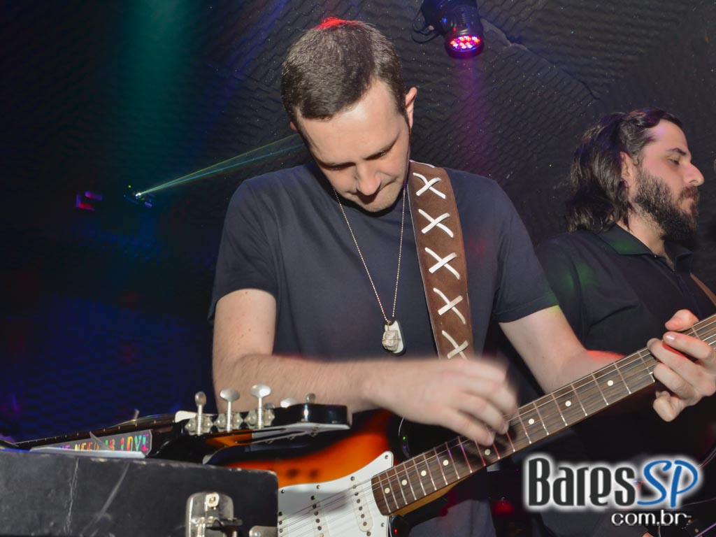 Comemoração de 1 do B Music Bar com show de Pink Floyd Cover Comemoração de 1 do B Music Bar com show de Pink Floyd Cover