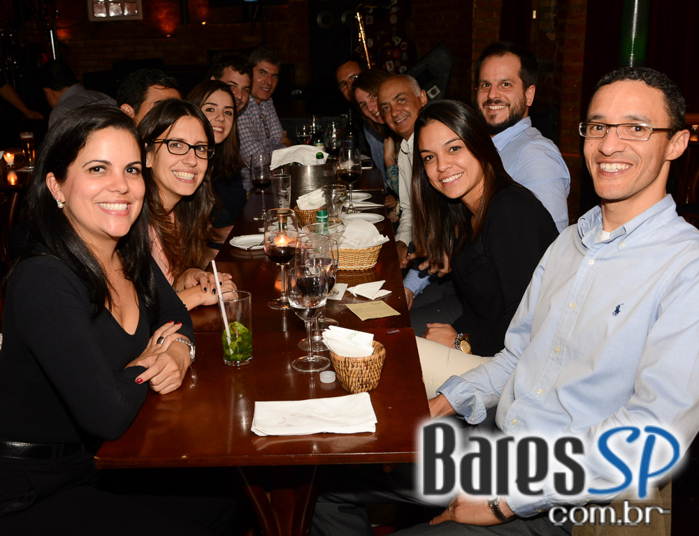 Bourbon Street ofereceu noite de rockabilly no show de João Suplicy & The Hound Dogs Bourbon Street ofereceu noite de rockabilly no show de João Suplicy & The Hound Dogs