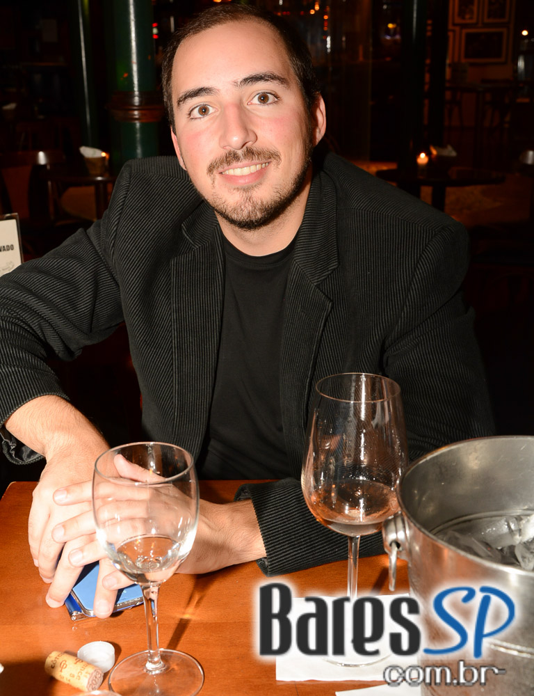 Bourbon Street ofereceu noite de rockabilly no show de João Suplicy & The Hound Dogs Bourbon Street ofereceu noite de rockabilly no show de João Suplicy & The Hound Dogs