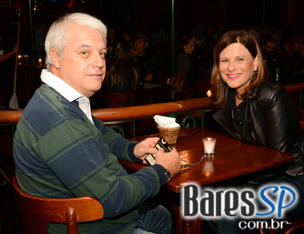 Bourbon Street ofereceu noite de rockabilly no show de João Suplicy & The Hound Dogs Bourbon Street ofereceu noite de rockabilly no show de João Suplicy & The Hound Dogs