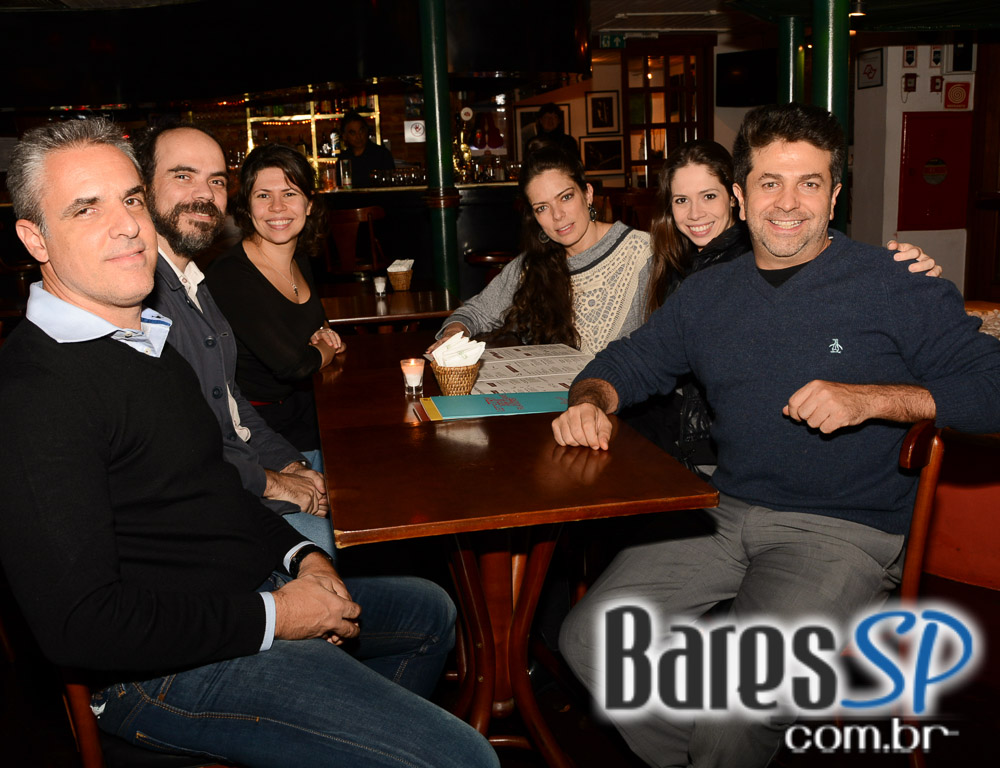 Bourbon Street ofereceu noite de rockabilly no show de João Suplicy & The Hound Dogs Bourbon Street ofereceu noite de rockabilly no show de João Suplicy & The Hound Dogs