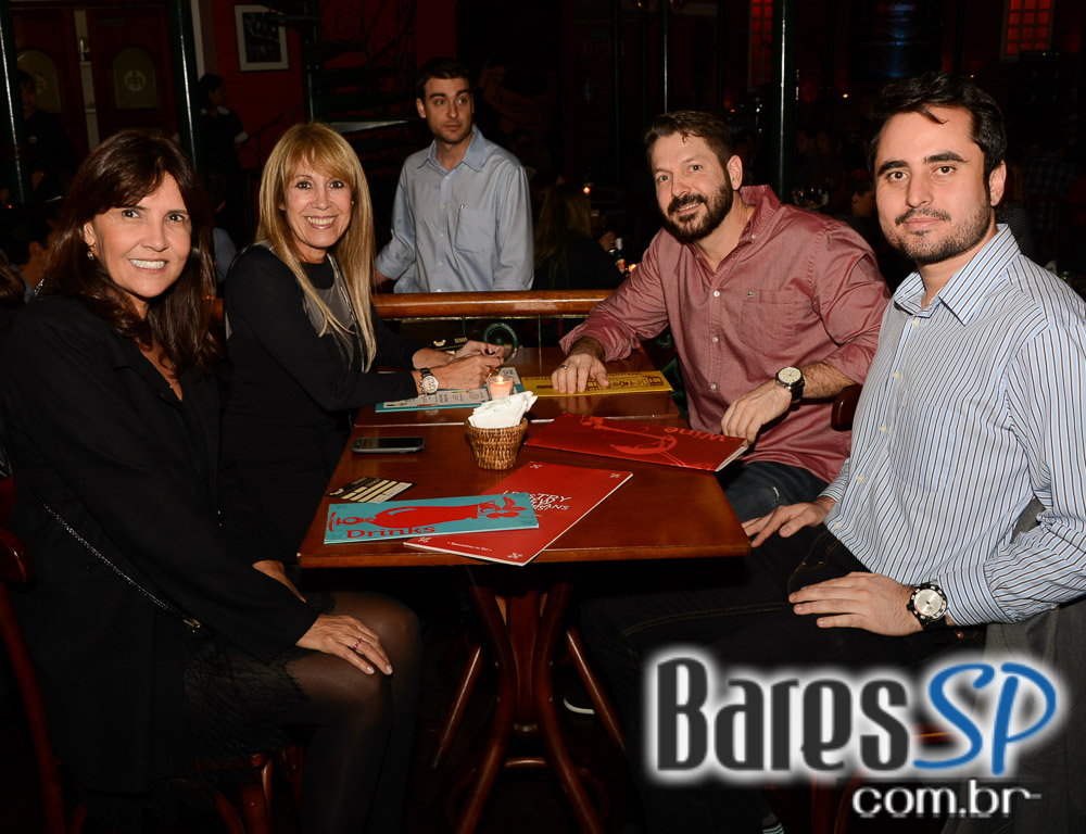 Bourbon Street ofereceu noite de rockabilly no show de João Suplicy & The Hound Dogs Bourbon Street ofereceu noite de rockabilly no show de João Suplicy & The Hound Dogs