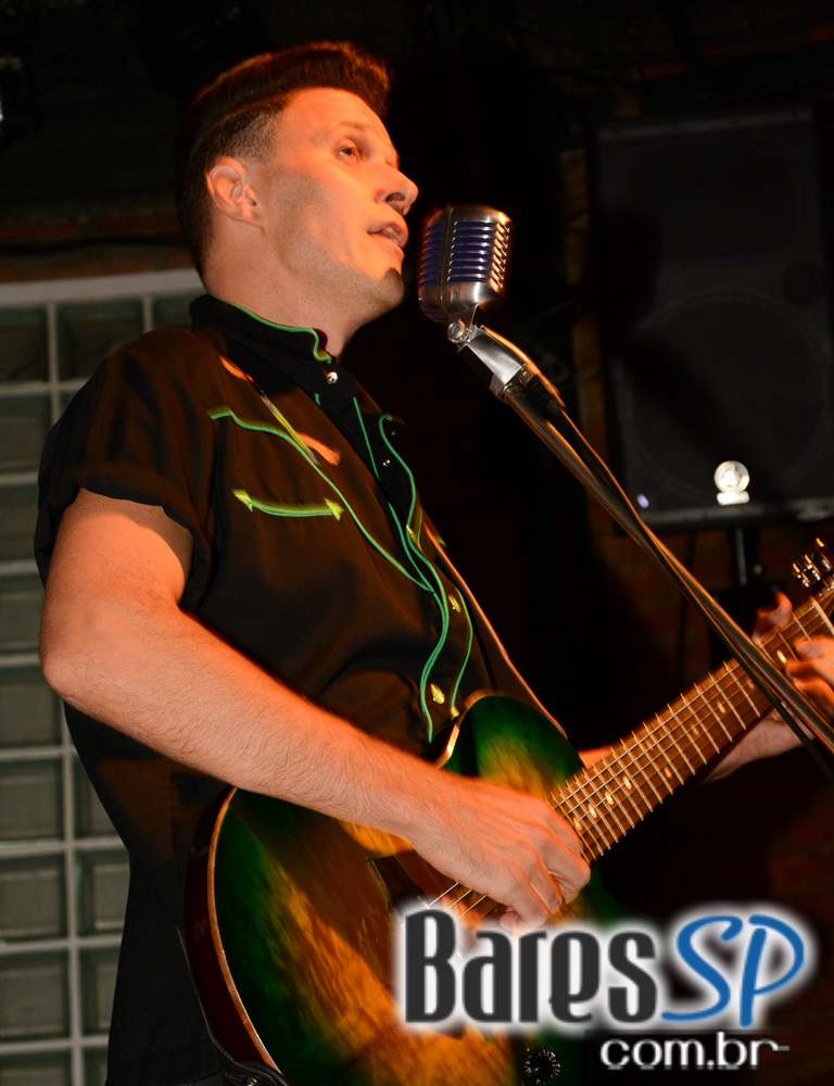 Bourbon Street ofereceu noite de rockabilly no show de João Suplicy & The Hound Dogs Bourbon Street ofereceu noite de rockabilly no show de João Suplicy & The Hound Dogs