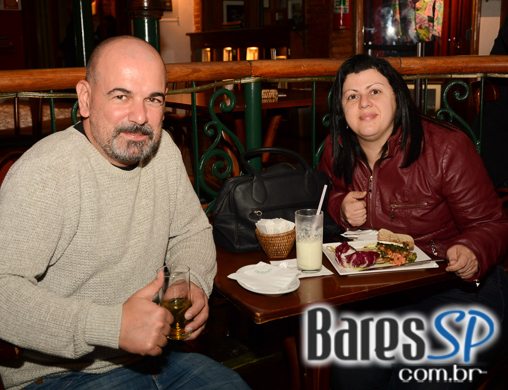 Bourbon Street ofereceu noite de rockabilly no show de João Suplicy & The Hound Dogs Bourbon Street ofereceu noite de rockabilly no show de João Suplicy & The Hound Dogs