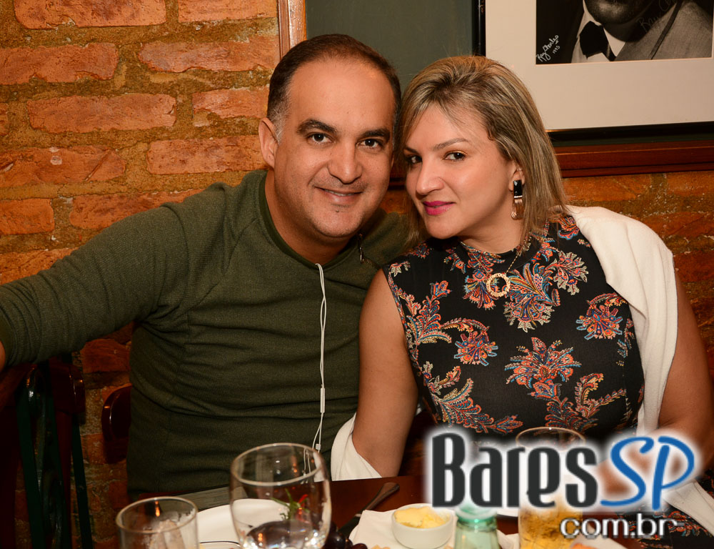 Bourbon Street ofereceu noite de rockabilly no show de João Suplicy & The Hound Dogs Bourbon Street ofereceu noite de rockabilly no show de João Suplicy & The Hound Dogs