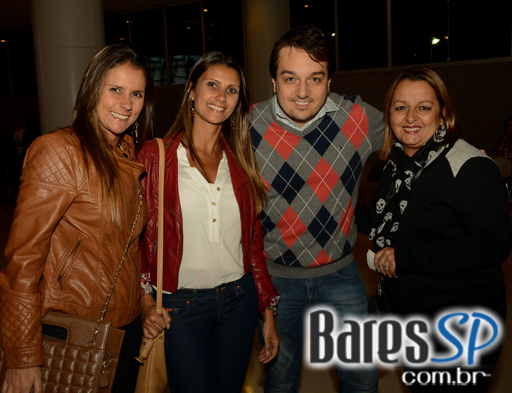 Zeca Pagodinho estreou turnê Ser Humano em show no Citibank Hall Zeca Pagodinho estreou turnê Ser Humano em show no Citibank Hall