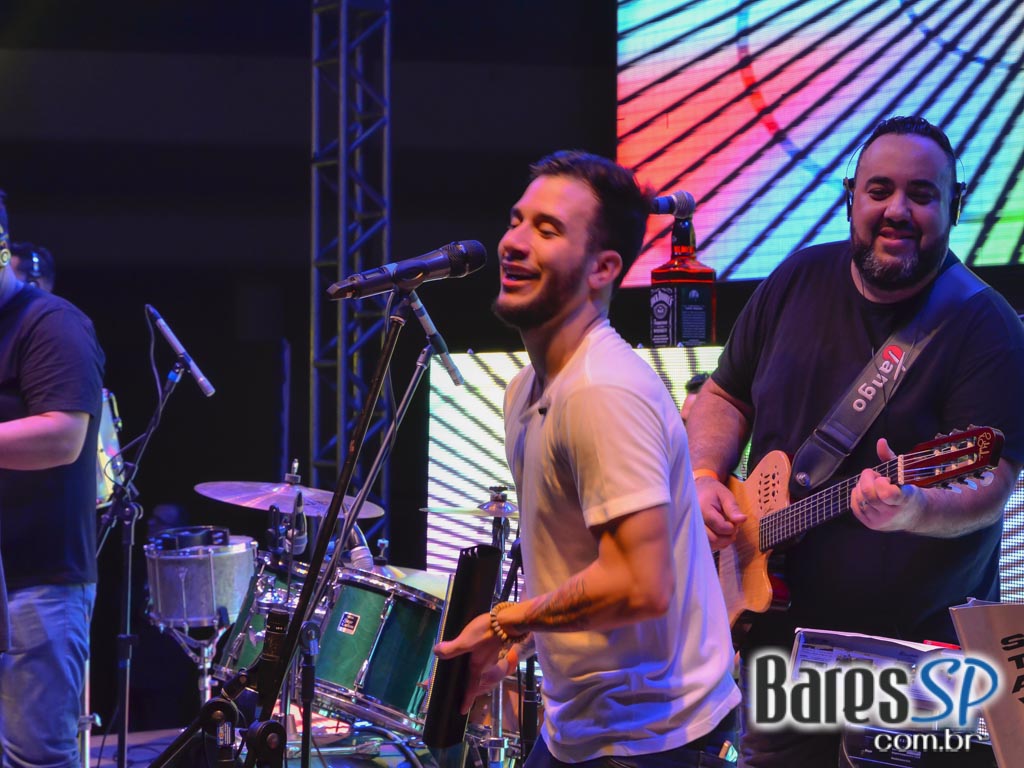 Festa S.O.S - Salve o Sábado agitou a galera do Clube Pinheiros Festa S.O.S - Salve o Sábado agitou a galera do Clube Pinheiros