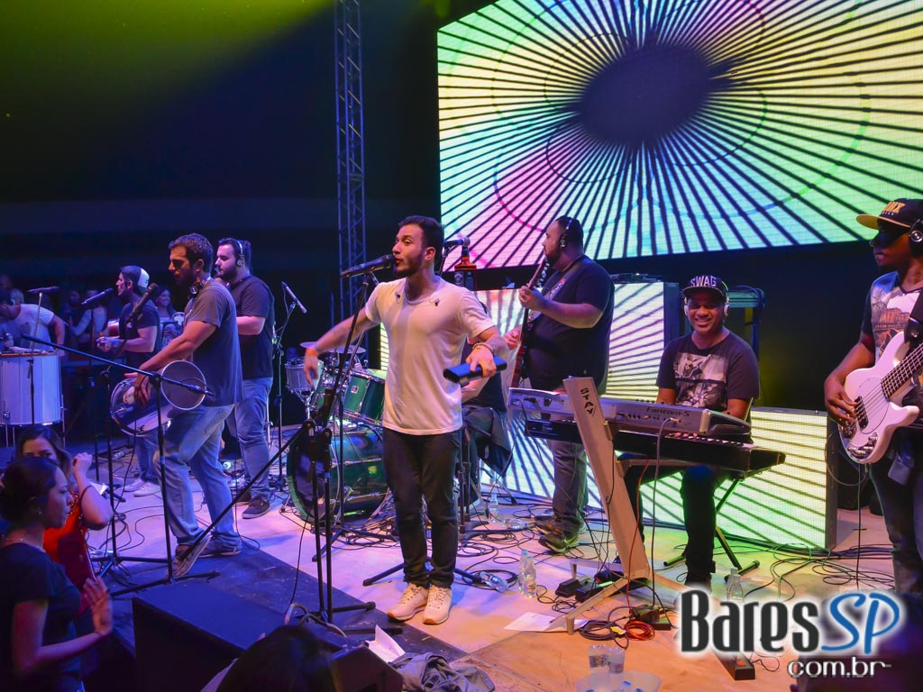 Festa S.O.S - Salve o Sábado agitou a galera do Clube Pinheiros Festa S.O.S - Salve o Sábado agitou a galera do Clube Pinheiros