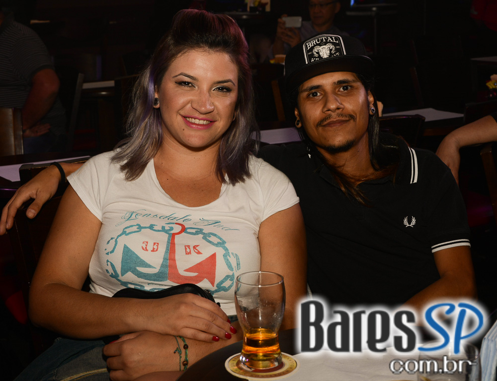 Banda Red House apresentou o melhor do rock no palco do Gillans Inn Banda Red House apresentou o melhor do rock no palco do Gillans Inn