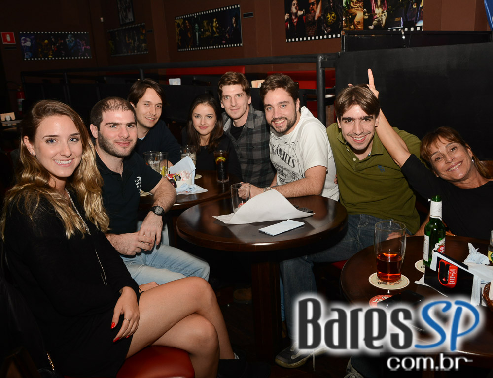 Banda Red House apresentou o melhor do rock no palco do Gillans Inn Banda Red House apresentou o melhor do rock no palco do Gillans Inn