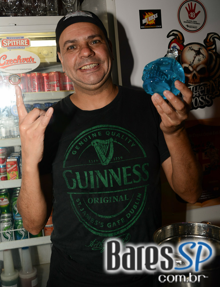 Banda Red House apresentou o melhor do rock no palco do Gillans Inn Banda Red House apresentou o melhor do rock no palco do Gillans Inn