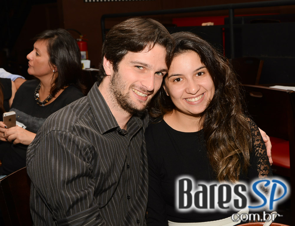 Banda Red House apresentou o melhor do rock no palco do Gillans Inn Banda Red House apresentou o melhor do rock no palco do Gillans Inn