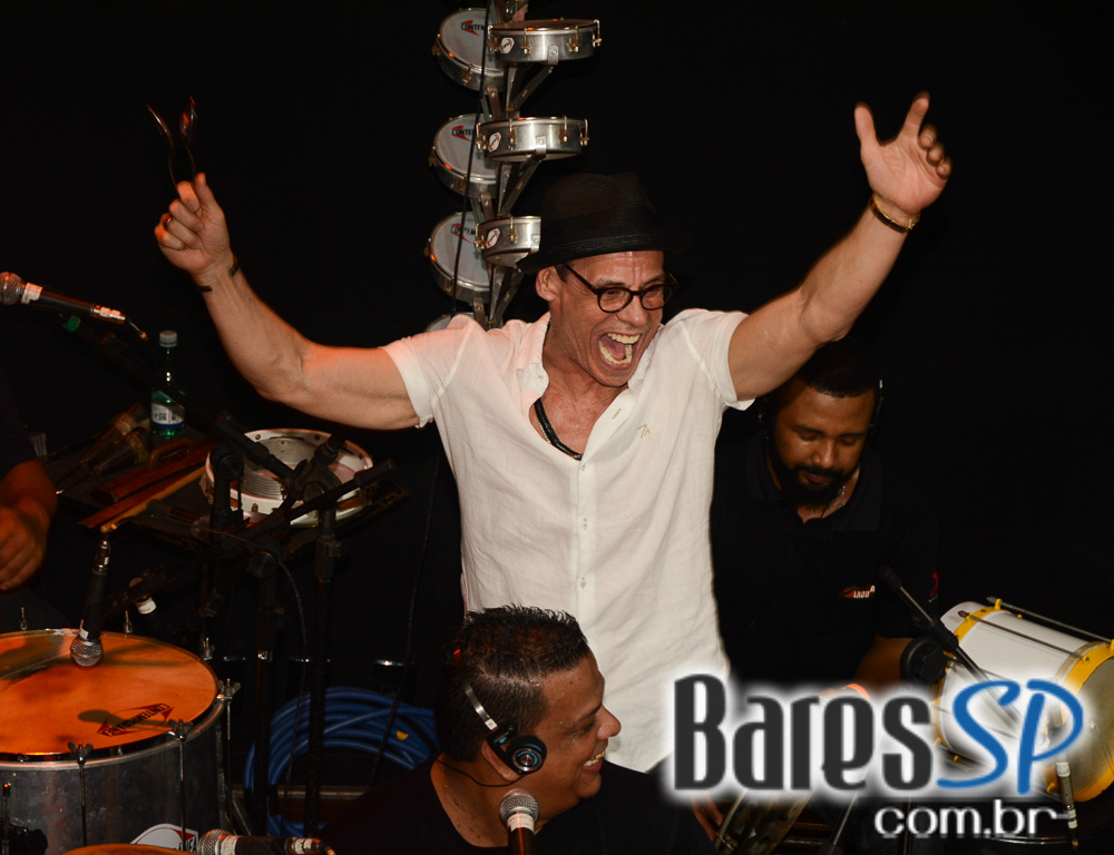 Cantor Arlindo Cruz apresentou seus sucessos sexta-feira no Lapa 40 Graus Cantor Arlindo Cruz apresentou seus sucessos sexta-feira no Lapa 40 Graus