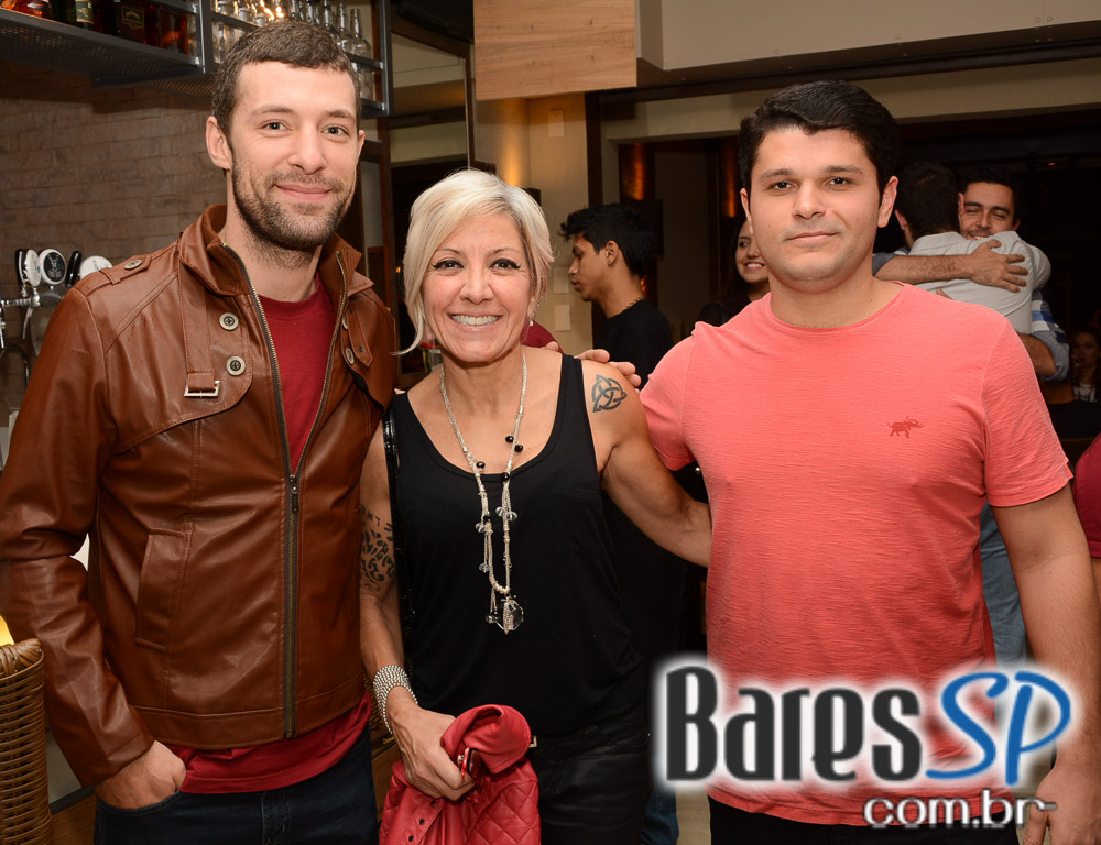 Festa de Inauguração ofereceu um cardápio especial no Porô Bar Festa de Inauguração ofereceu um cardápio especial no Porô Bar