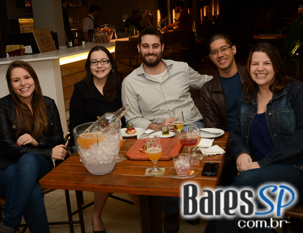 Festa de Inauguração ofereceu um cardápio especial no Porô Bar Festa de Inauguração ofereceu um cardápio especial no Porô Bar