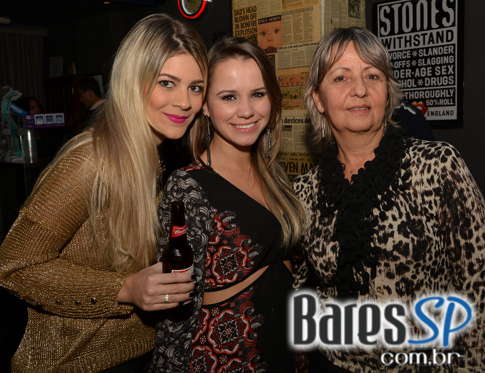 Banda Outsiders e Rock Fútil agitaram a noite da galera presente no London Station Banda Outsiders e Rock Fútil agitaram a noite da galera presente no London Station