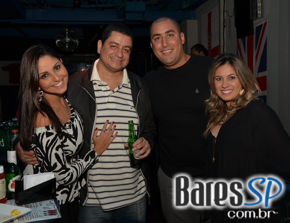 Banda Outsiders e Rock Fútil agitaram a noite da galera presente no London Station Banda Outsiders e Rock Fútil agitaram a noite da galera presente no London Station