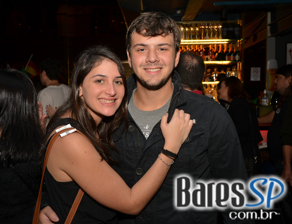 Banda Outsiders e Rock Fútil agitaram a noite da galera presente no London Station Banda Outsiders e Rock Fútil agitaram a noite da galera presente no London Station