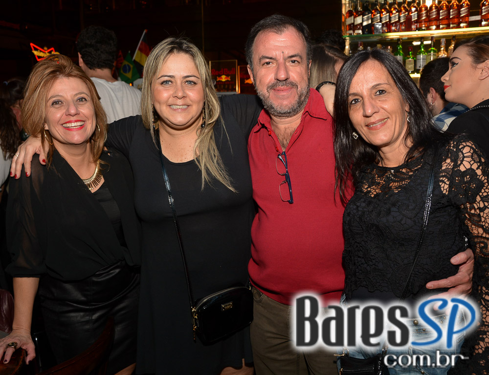 Banda Outsiders e Rock Fútil agitaram a noite da galera presente no London Station Banda Outsiders e Rock Fútil agitaram a noite da galera presente no London Station