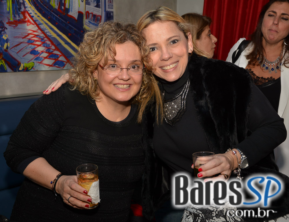 Banda Outsiders e Rock Fútil agitaram a noite da galera presente no London Station Banda Outsiders e Rock Fútil agitaram a noite da galera presente no London Station