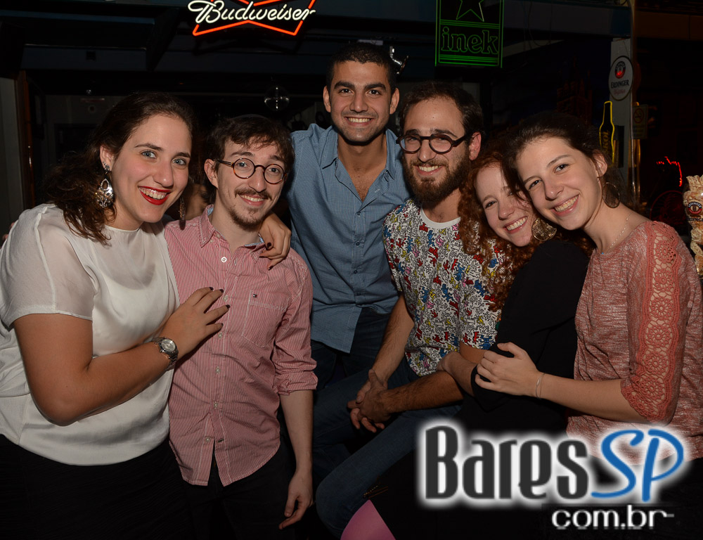 Banda Outsiders e Rock Fútil agitaram a noite da galera presente no London Station Banda Outsiders e Rock Fútil agitaram a noite da galera presente no London Station