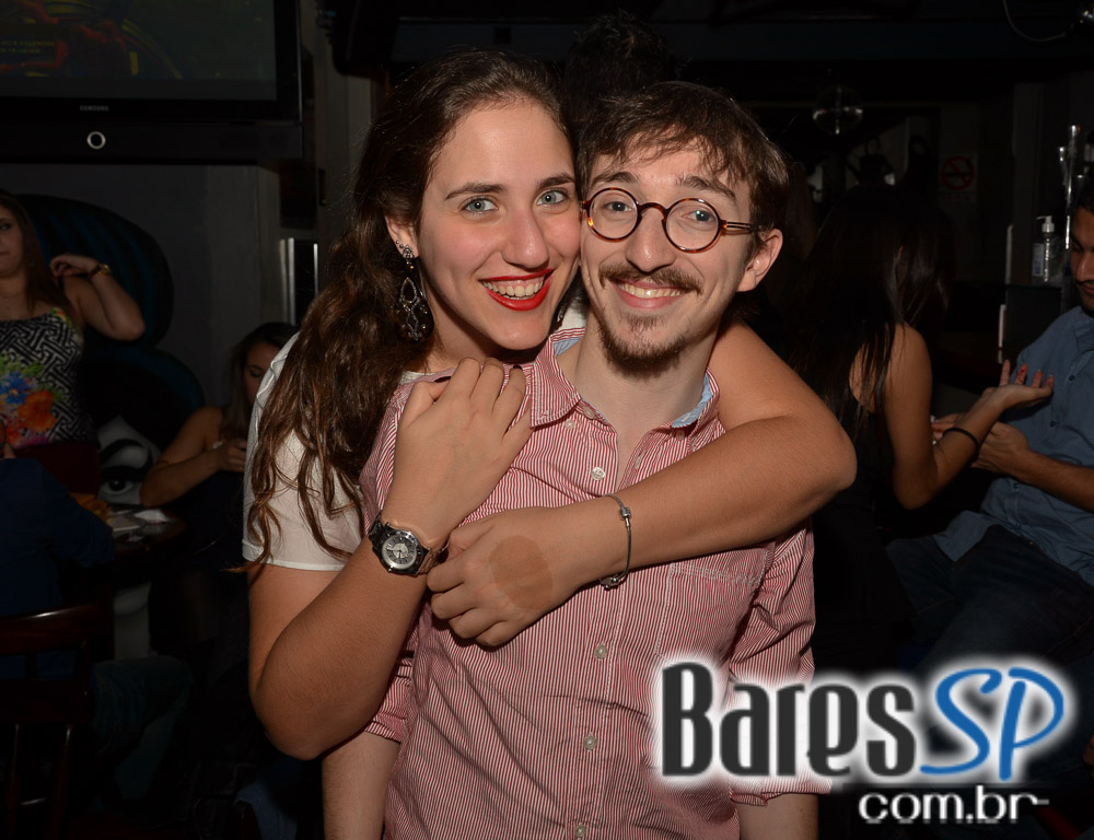 Banda Outsiders e Rock Fútil agitaram a noite da galera presente no London Station Banda Outsiders e Rock Fútil agitaram a noite da galera presente no London Station