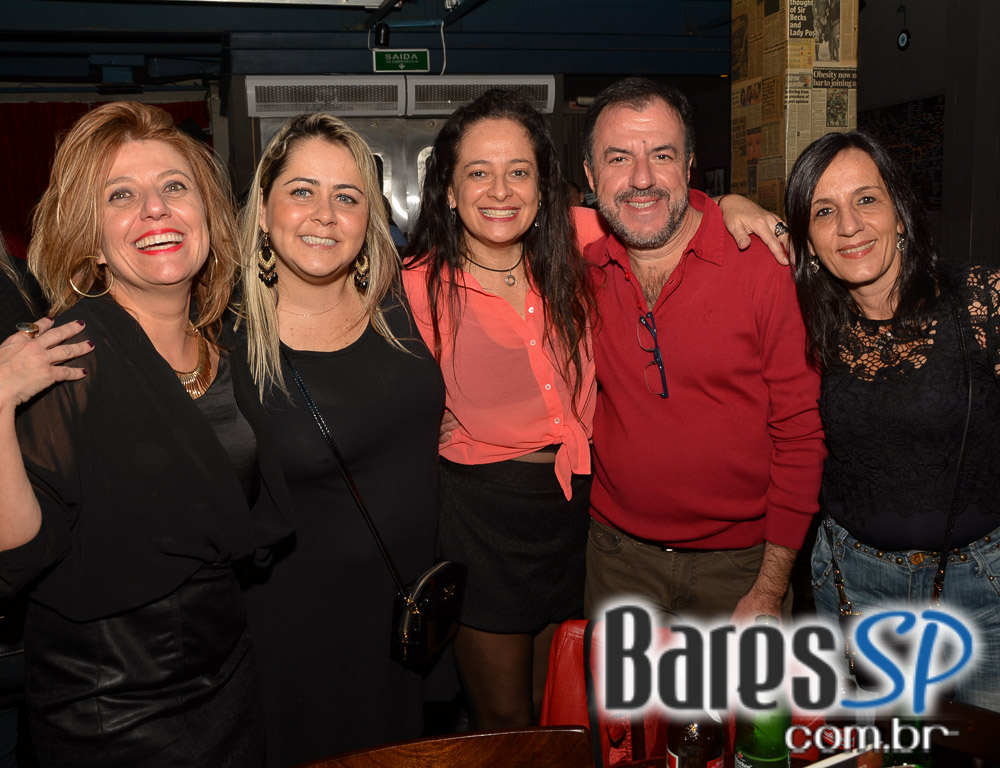 Banda Outsiders e Rock Fútil agitaram a noite da galera presente no London Station Banda Outsiders e Rock Fútil agitaram a noite da galera presente no London Station