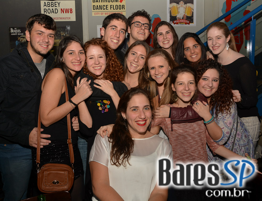 Banda Outsiders e Rock Fútil agitaram a noite da galera presente no London Station Banda Outsiders e Rock Fútil agitaram a noite da galera presente no London Station