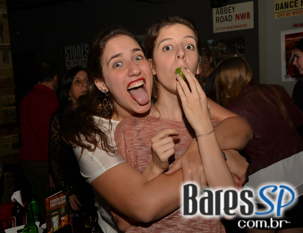 Banda Outsiders e Rock Fútil agitaram a noite da galera presente no London Station Banda Outsiders e Rock Fútil agitaram a noite da galera presente no London Station