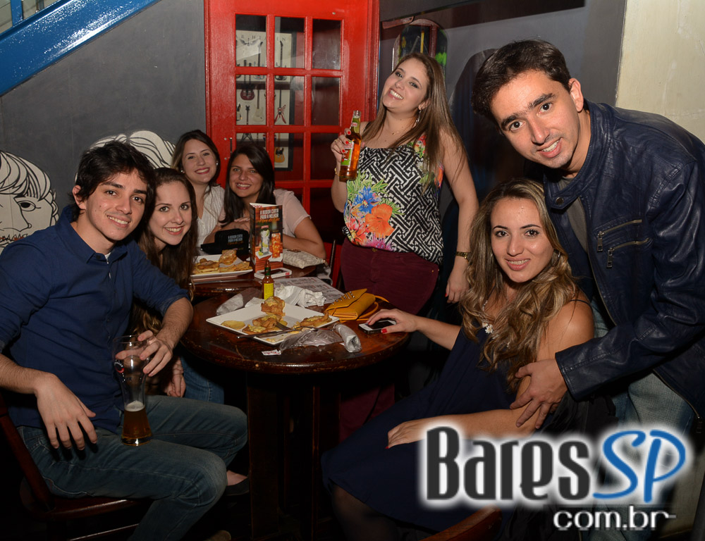 Banda Outsiders e Rock Fútil agitaram a noite da galera presente no London Station Banda Outsiders e Rock Fútil agitaram a noite da galera presente no London Station