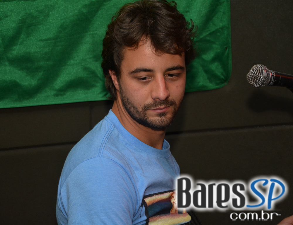 Banda Outsiders e Rock Fútil agitaram a noite da galera presente no London Station Banda Outsiders e Rock Fútil agitaram a noite da galera presente no London Station