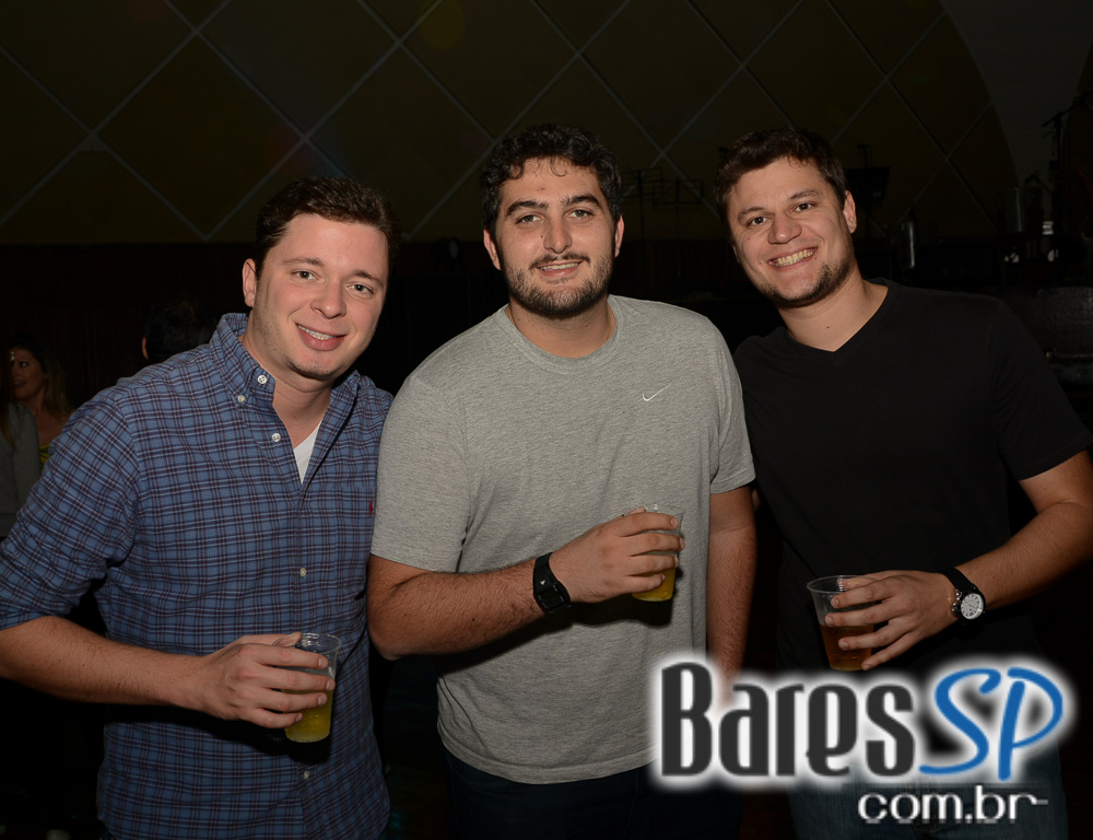 Bloco do Sargento Pimenta comandou o clima junino do ArraYeah do Cine Joia Bloco do Sargento Pimenta comandou o clima junino do ArraYeah do Cine Joia