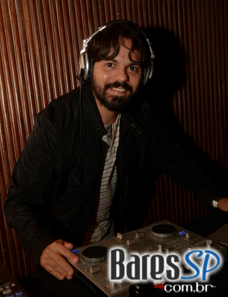 Bloco do Sargento Pimenta comandou o clima junino do ArraYeah do Cine Joia Bloco do Sargento Pimenta comandou o clima junino do ArraYeah do Cine Joia