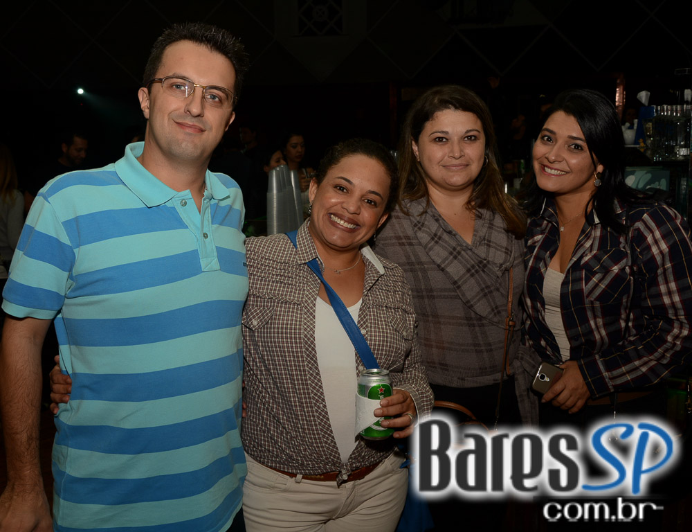 Bloco do Sargento Pimenta comandou o clima junino do ArraYeah do Cine Joia Bloco do Sargento Pimenta comandou o clima junino do ArraYeah do Cine Joia