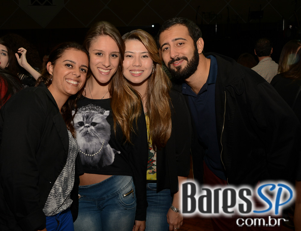 Bloco do Sargento Pimenta comandou o clima junino do ArraYeah do Cine Joia Bloco do Sargento Pimenta comandou o clima junino do ArraYeah do Cine Joia