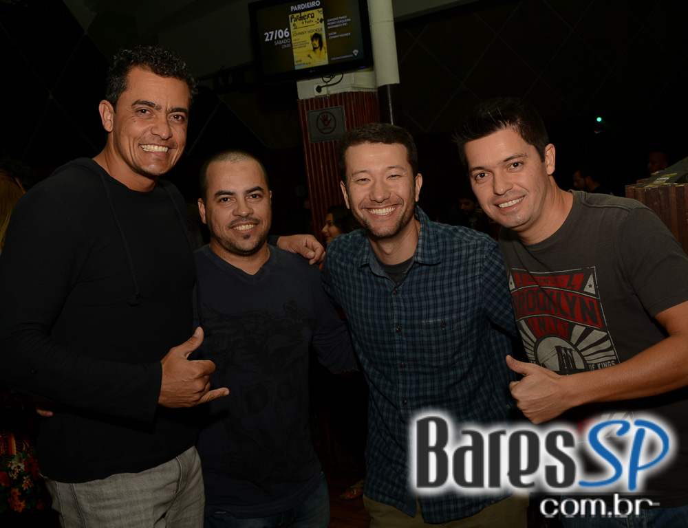 Bloco do Sargento Pimenta comandou o clima junino do ArraYeah do Cine Joia Bloco do Sargento Pimenta comandou o clima junino do ArraYeah do Cine Joia