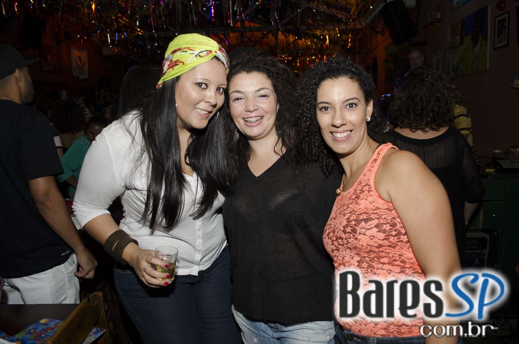 Moacyr Luz e o Samba do Trabalhador animaram a quinta com muito samba no Traço de União Moacyr Luz e o Samba do Trabalhador animaram a quinta com muito samba no Traço de União