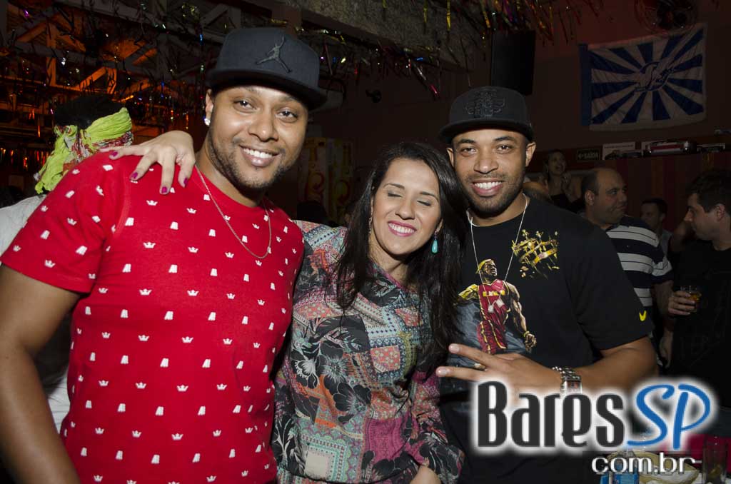 Moacyr Luz e o Samba do Trabalhador animaram a quinta com muito samba no Traço de União Moacyr Luz e o Samba do Trabalhador animaram a quinta com muito samba no Traço de União