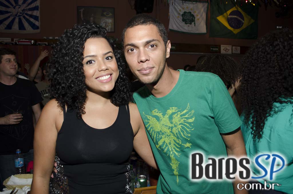 Moacyr Luz e o Samba do Trabalhador animaram a quinta com muito samba no Traço de União Moacyr Luz e o Samba do Trabalhador animaram a quinta com muito samba no Traço de União