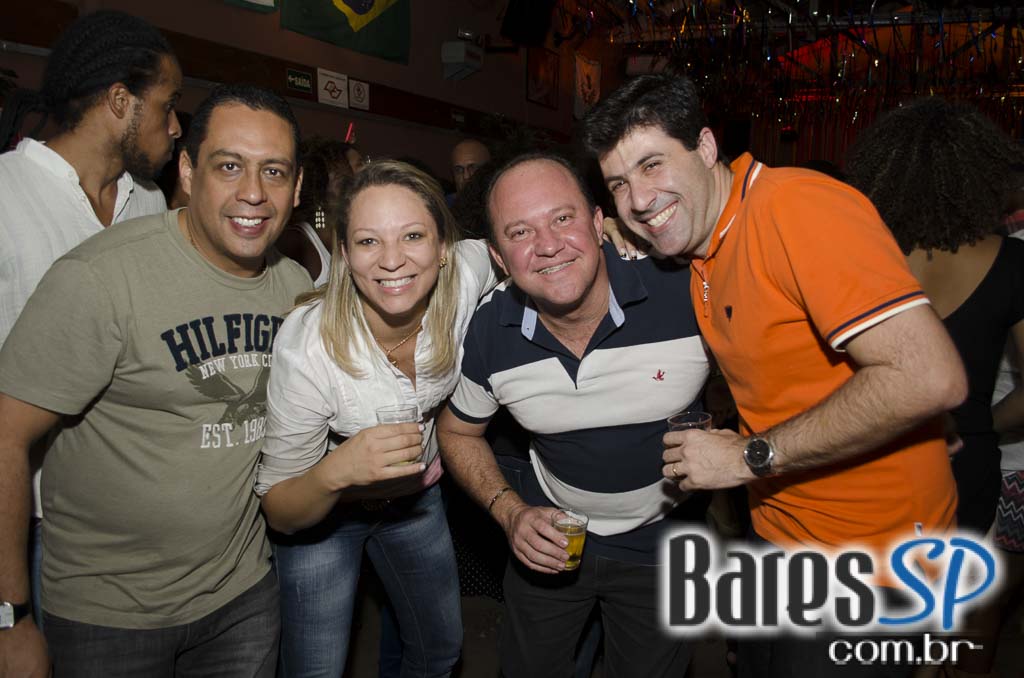 Moacyr Luz e o Samba do Trabalhador animaram a quinta com muito samba no Traço de União Moacyr Luz e o Samba do Trabalhador animaram a quinta com muito samba no Traço de União